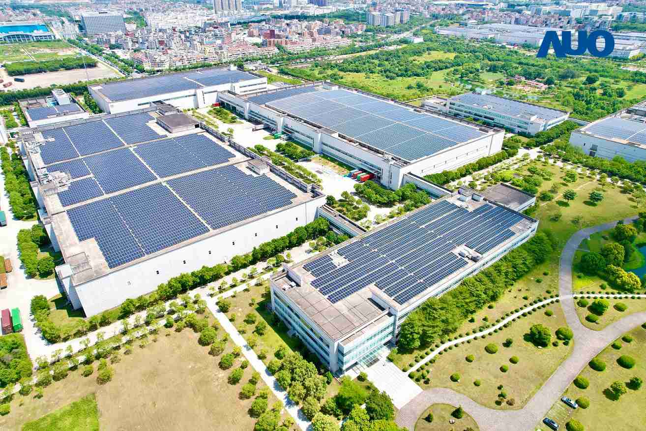 财神娱乐厦门推动智能制造同时，，，，透过绿电创能纵深推进绿色转型，，，，厂区全屋顶铺设太阳能光伏板，，，每年太阳能发电 2,600多万度